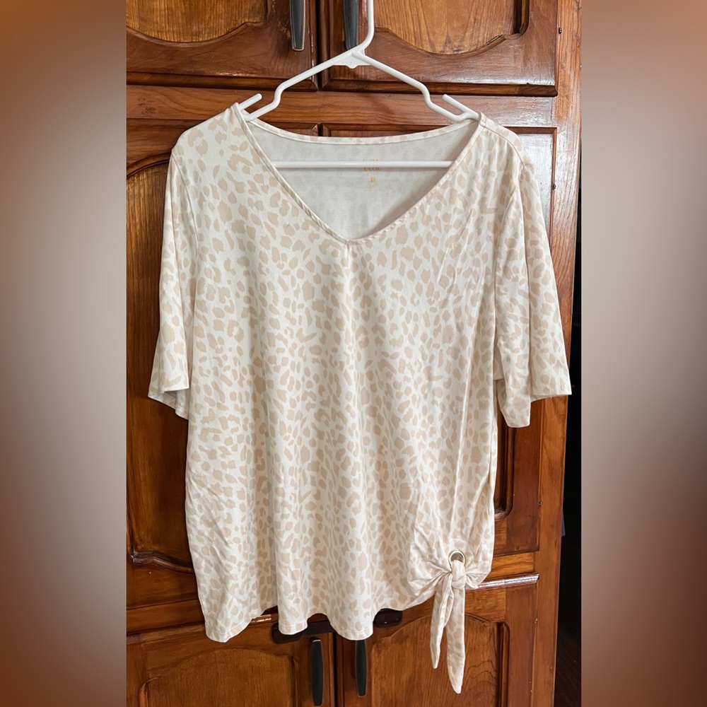Belle by Kim Gravel TripleLuxe Knit Leopard Print Side-Tie Top! Size 1X.